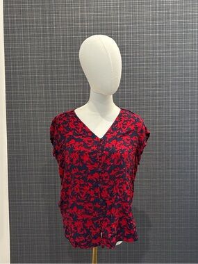 Liz Claiborne Navy and Red Floral V-Neck Button Top